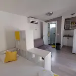 Fjaka Camp בית הארחה 3*