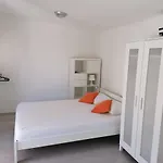 Fjaka Camp בית הארחה פאקוסטאן