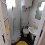 Fjaka Camp בית הארחה 3*