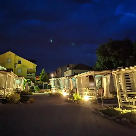 Fjaka Camp Vendégház Pakoštane