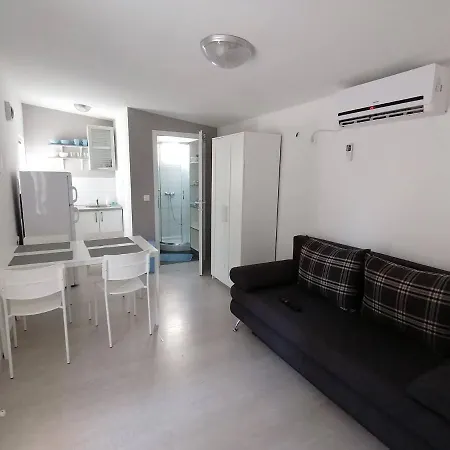 Fjaka Camp Konukevi Pakoštane