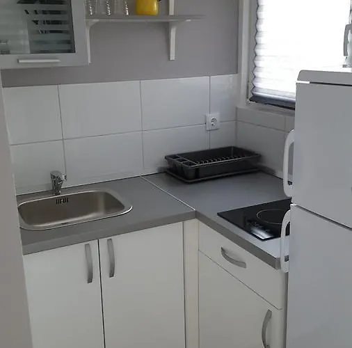 Gostinjska kuća Fjaka Camp 3*