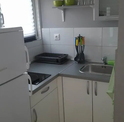 Gostinjska kuća Fjaka Camp 3*