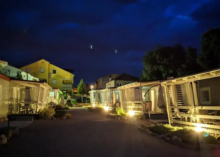 Fjaka Camp Gostinjska kuća Pakostane