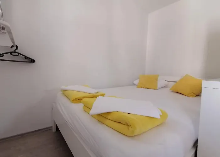 Gostinjska kuća Fjaka Camp 3*