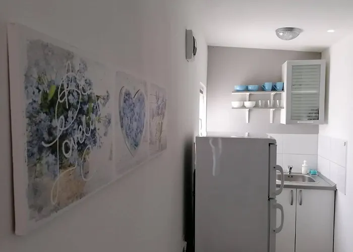 Vendégház Fjaka Camp 3*