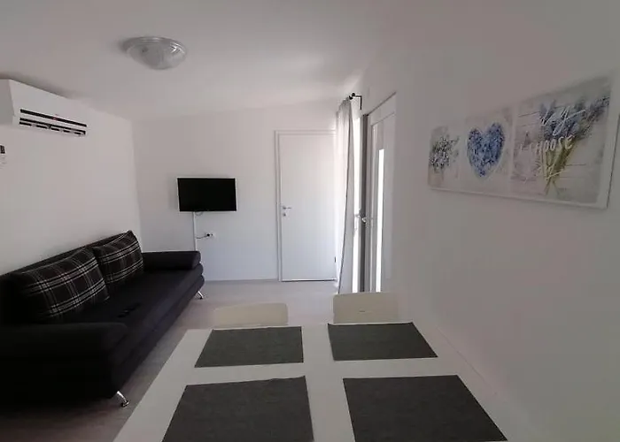 Fjaka Camp Vendégház 3*