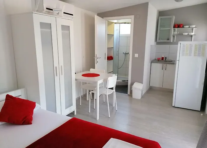 Casa de hóspedes Fjaka Camp Pakoštane